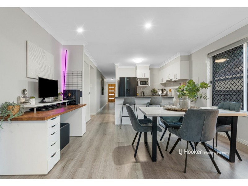 64 Blackwell Street, Hillcrest QLD 4118