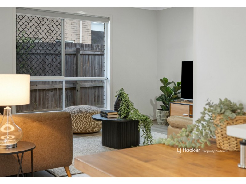 64 Blackwell Street, Hillcrest QLD 4118