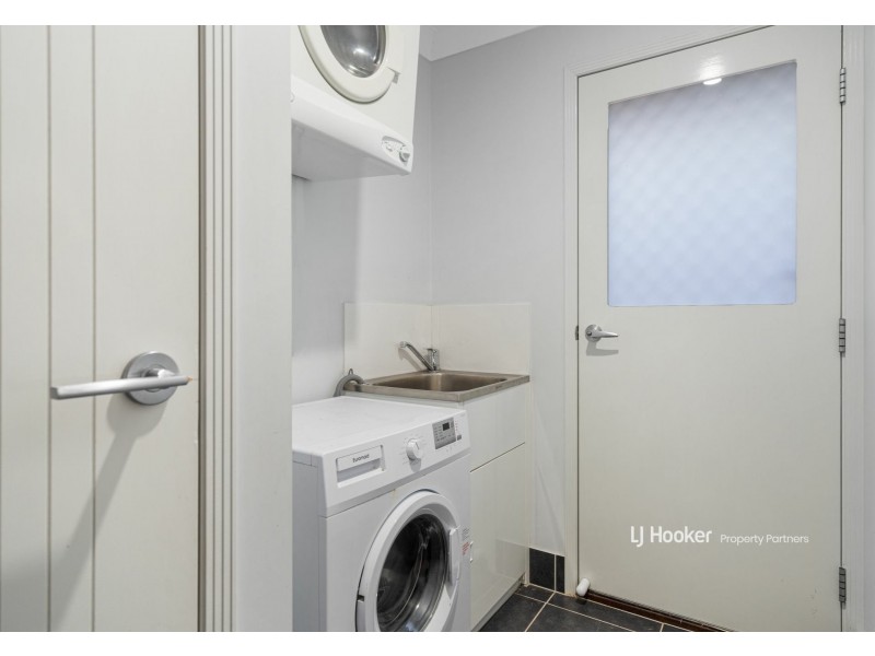 64 Blackwell Street, Hillcrest QLD 4118