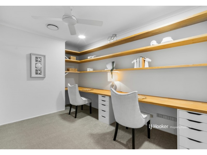 32 Windsor Place, Carindale QLD 4152