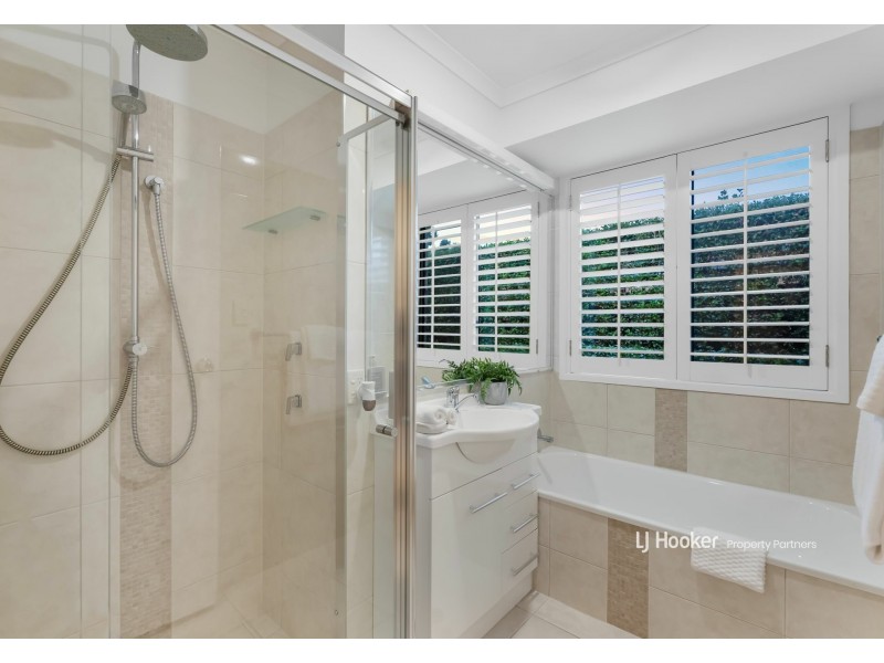 32 Windsor Place, Carindale QLD 4152