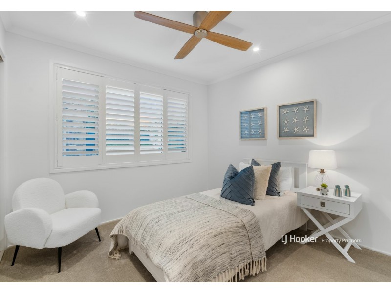 32 Windsor Place, Carindale QLD 4152