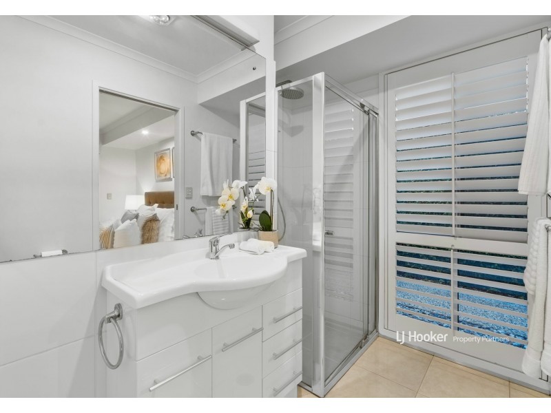 32 Windsor Place, Carindale QLD 4152