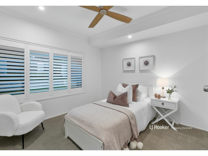 32 Windsor Place, Carindale QLD 4152