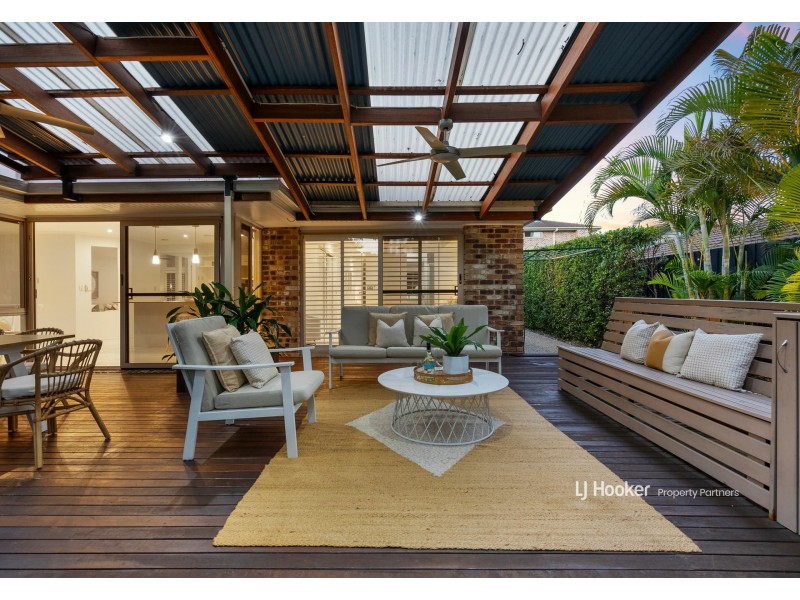 32 Windsor Place, Carindale QLD 4152