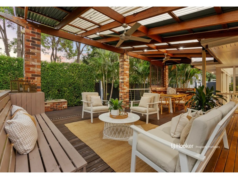 32 Windsor Place, Carindale QLD 4152