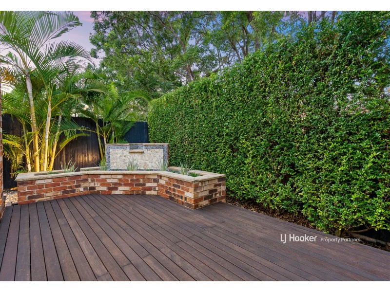 32 Windsor Place, Carindale QLD 4152