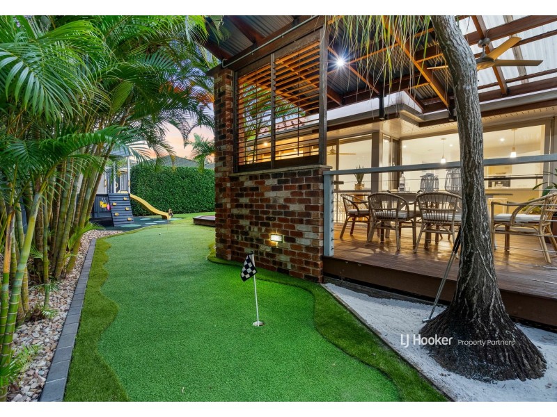 32 Windsor Place, Carindale QLD 4152