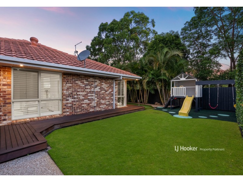 32 Windsor Place, Carindale QLD 4152