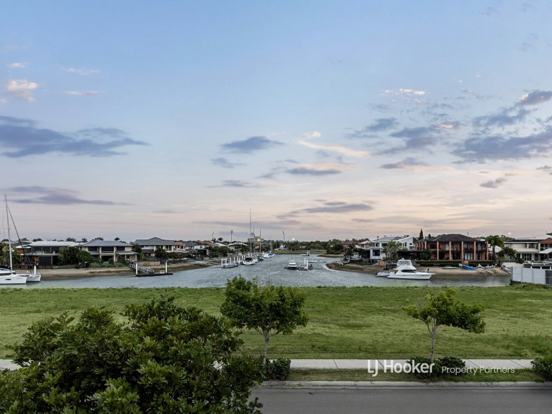 122 Quay Circuit, Newport QLD 4020