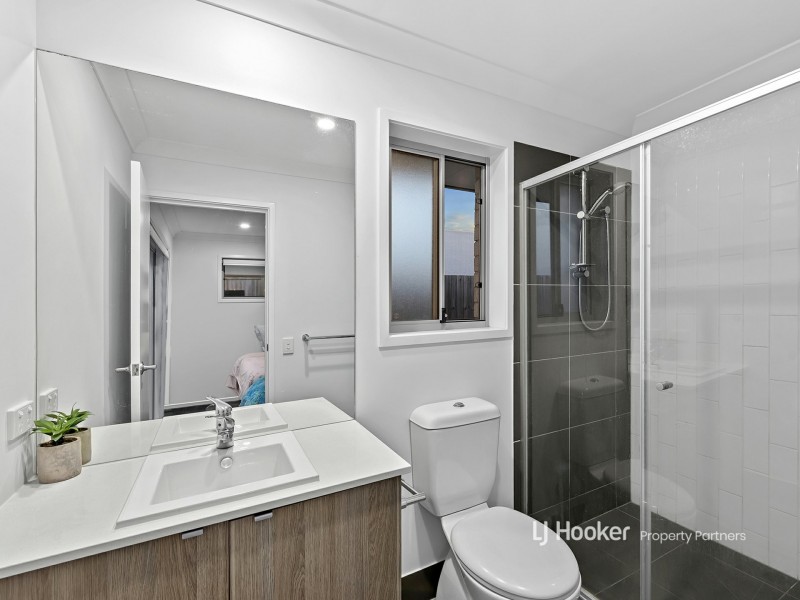 16 Brunner Drive, Park Ridge QLD 4125