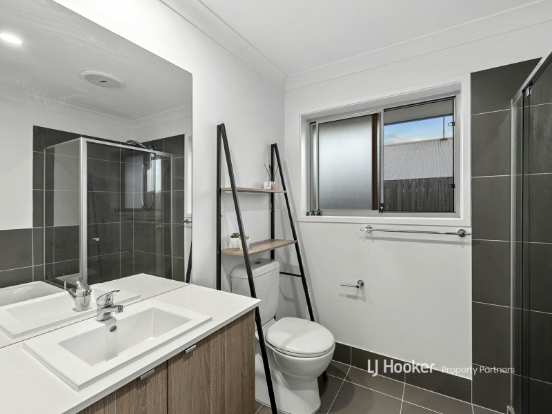 16 Brunner Drive, Park Ridge QLD 4125