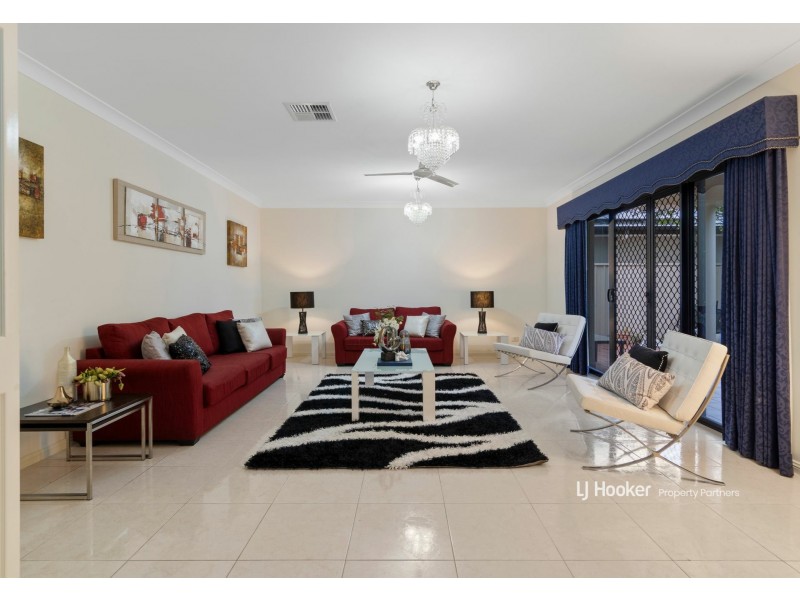 63 Dandelion Street, Eight Mile Plains QLD 4113