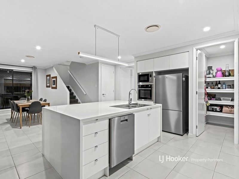 34 Macadamia Circuit, Park Ridge QLD 4125