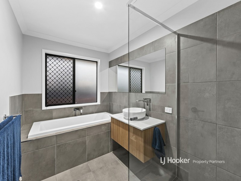 34 Macadamia Circuit, Park Ridge QLD 4125