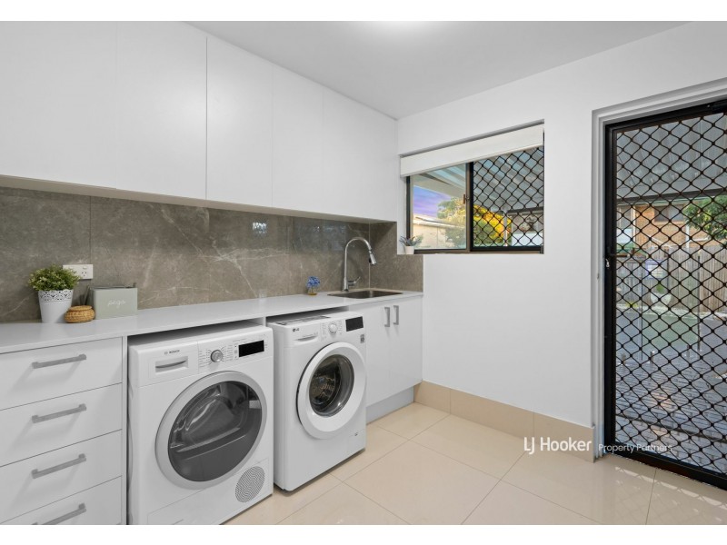 9 Mapleleaf Street, Eight Mile Plains QLD 4113
