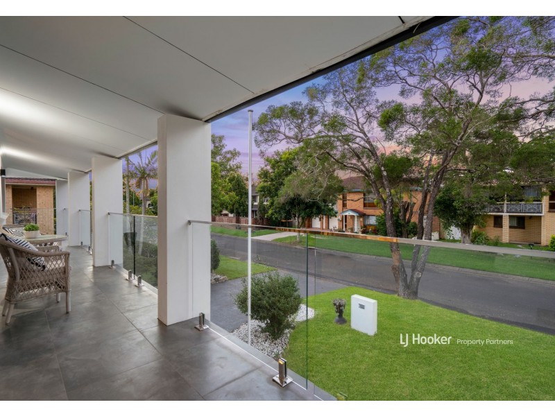 9 Mapleleaf Street, Eight Mile Plains QLD 4113