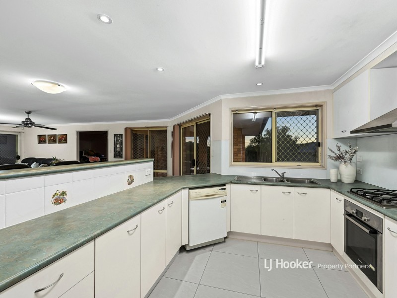 34 Eastwood Drive, Mansfield QLD 4122