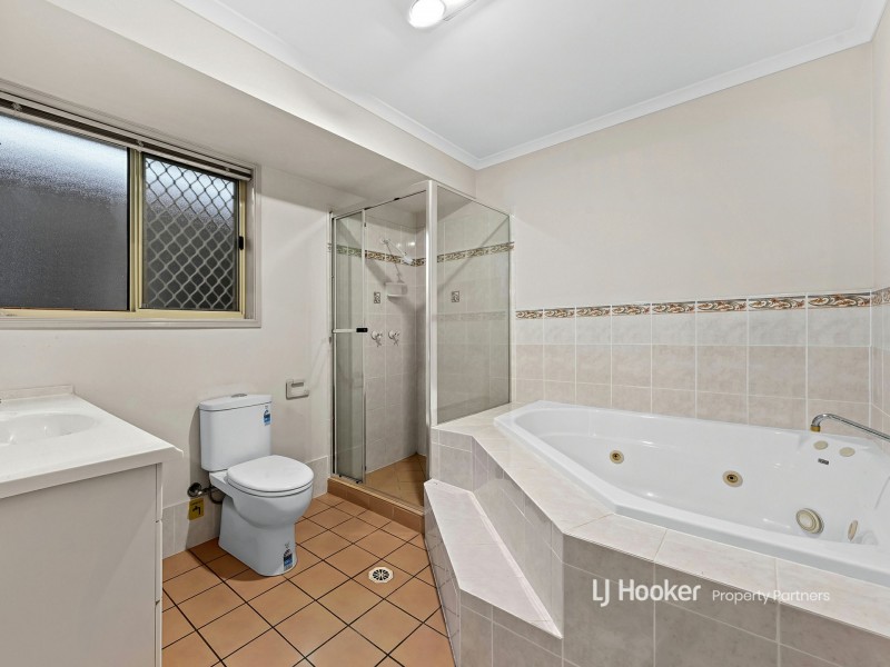 34 Eastwood Drive, Mansfield QLD 4122