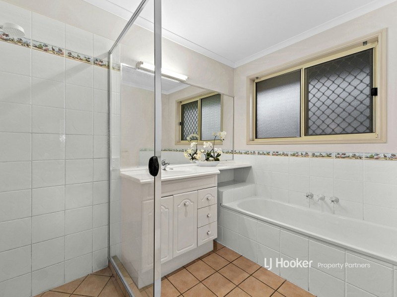 34 Eastwood Drive, Mansfield QLD 4122