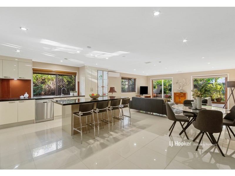 27 Amarna Street, Eight Mile Plains QLD 4113