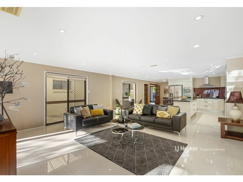 27 Amarna Street, Eight Mile Plains QLD 4113