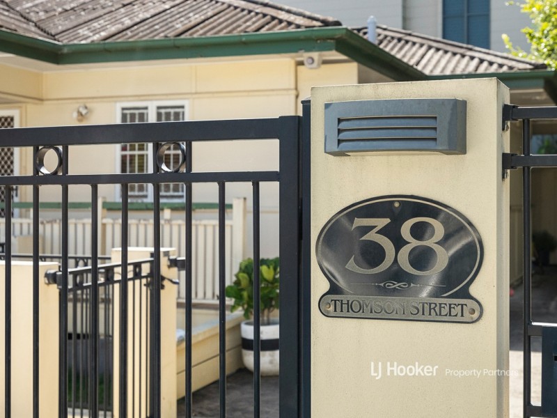 38 Thomson Street, Greenslopes QLD 4120