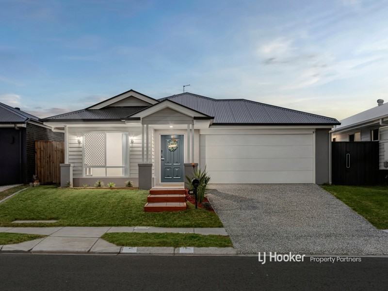 33 Grevillea Way, Park Ridge QLD 4125