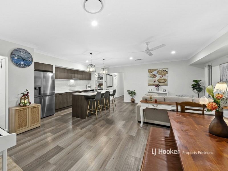 33 Grevillea Way, Park Ridge QLD 4125