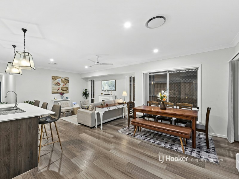 33 Grevillea Way, Park Ridge QLD 4125