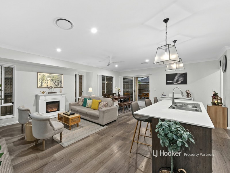 33 Grevillea Way, Park Ridge QLD 4125