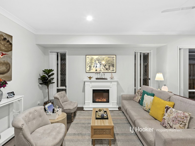 33 Grevillea Way, Park Ridge QLD 4125