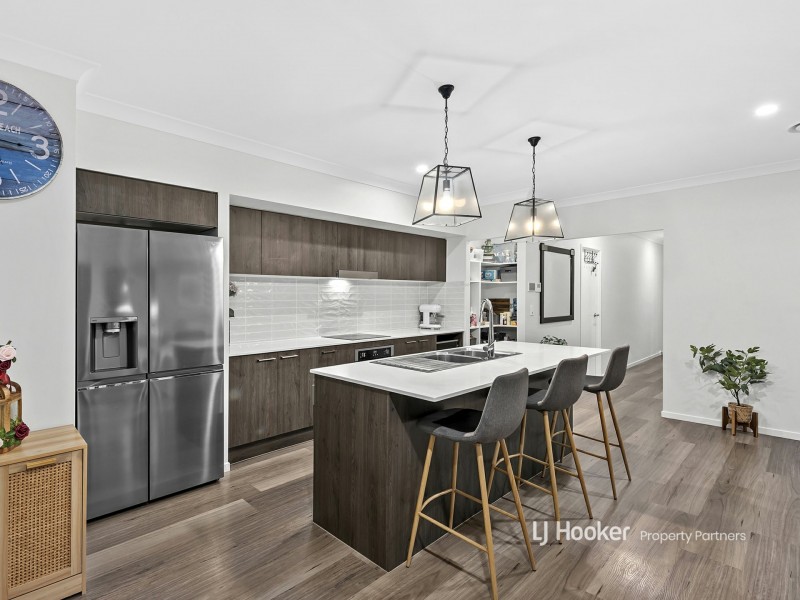 33 Grevillea Way, Park Ridge QLD 4125