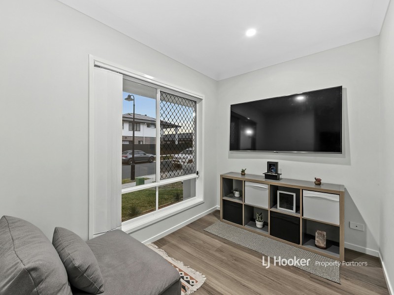 33 Grevillea Way, Park Ridge QLD 4125