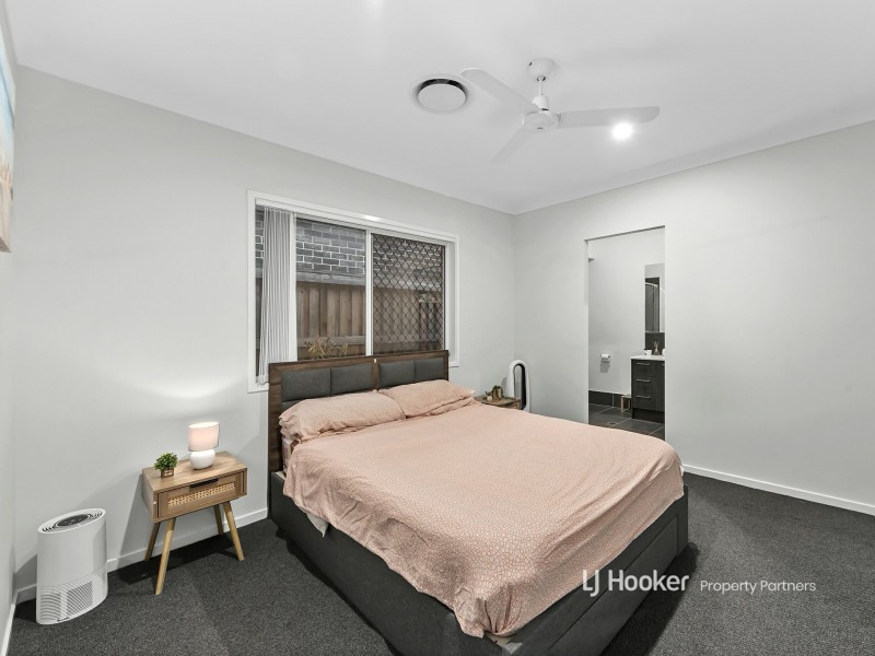 33 Grevillea Way, Park Ridge QLD 4125