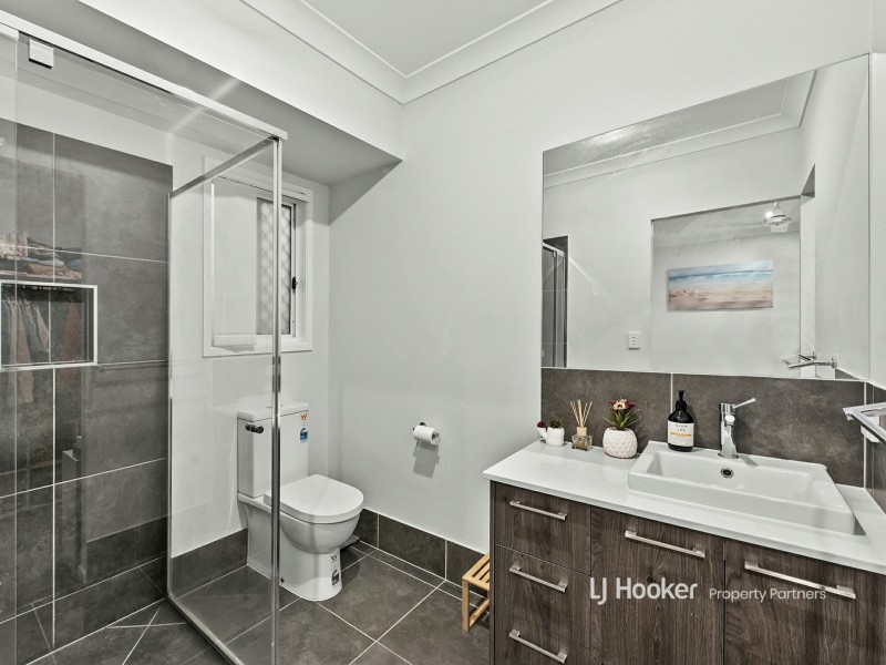 33 Grevillea Way, Park Ridge QLD 4125