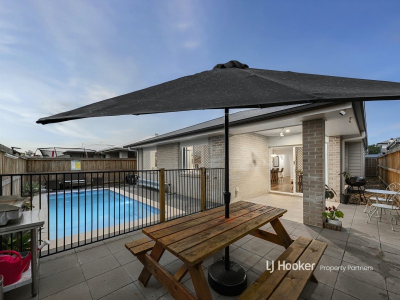 33 Grevillea Way, Park Ridge QLD 4125