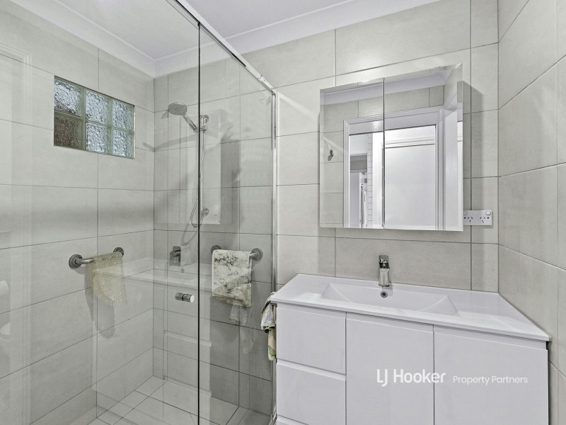 9 Regency Drive, Regents Park QLD 4118