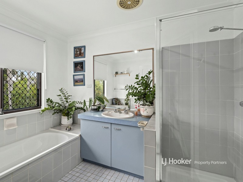 9 Regency Drive, Regents Park QLD 4118