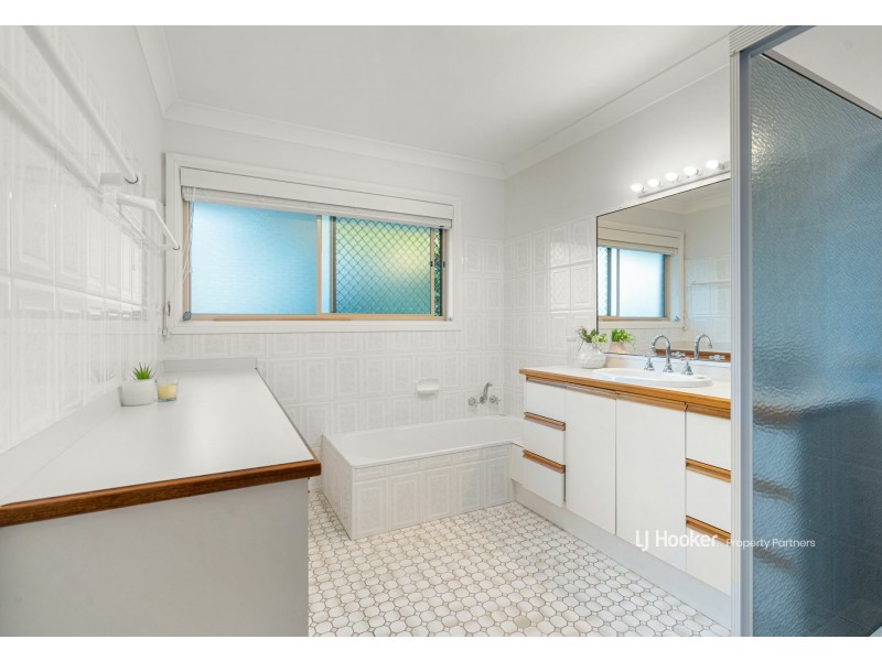 88 Blue Grass Crescent, Eight Mile Plains QLD 4113