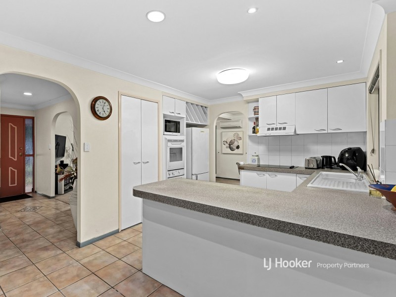 29 Blue Grass Crescent, Eight Mile Plains QLD 4113