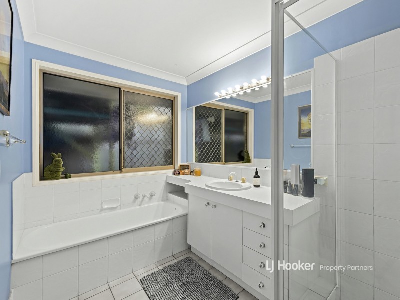 29 Blue Grass Crescent, Eight Mile Plains QLD 4113