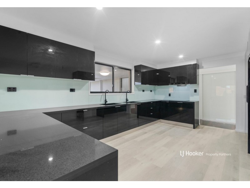 10 Cosmic Street, Robertson QLD 4109