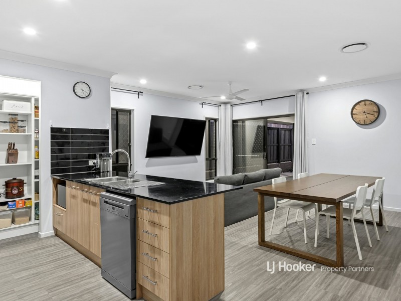 11 Bunya Drive, Park Ridge QLD 4125