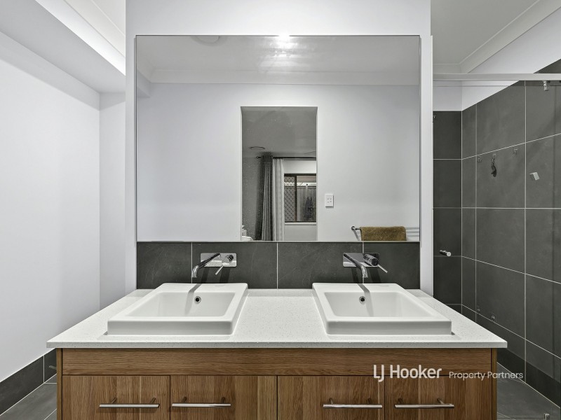 11 Bunya Drive, Park Ridge QLD 4125