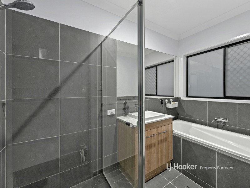 11 Bunya Drive, Park Ridge QLD 4125