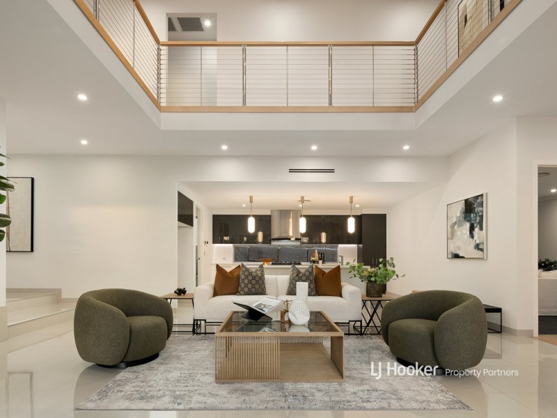 13 Skyline Crescent, Carindale QLD 4152