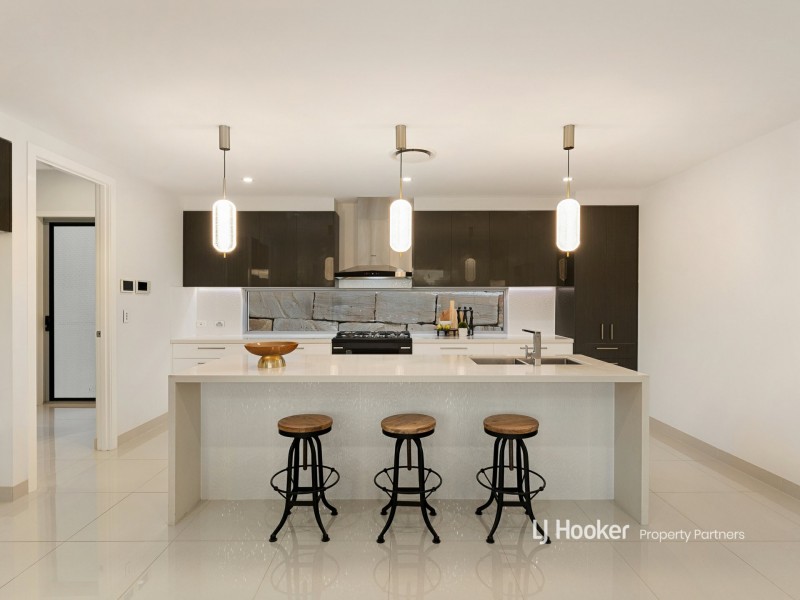 13 Skyline Crescent, Carindale QLD 4152