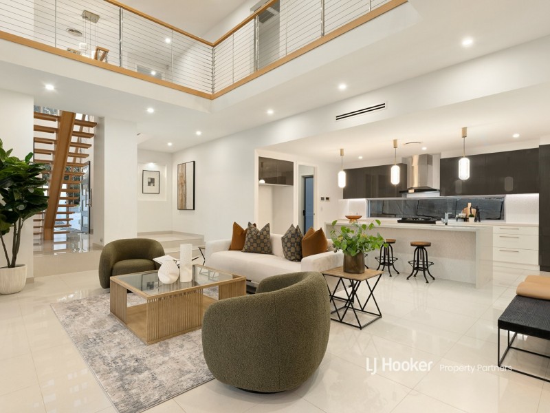 13 Skyline Crescent, Carindale QLD 4152