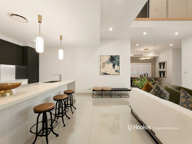 13 Skyline Crescent, Carindale QLD 4152